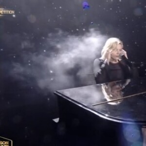 Louane victime d'un problème technique dans l'émission "La chanson de l'année" sur TF1. Le 17 juin 2023.