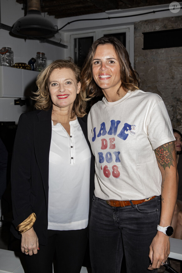 Valérie Trierweiler et Laure Manaudou lors de la conférence de presse pour le raid polaire 100% féminin en Islande "Destination Iceland by Défi d'Elles", à la maison de soins Respire à Paris, France, le 15 janvier 2020.
© Jack Tribeca/Bestimage