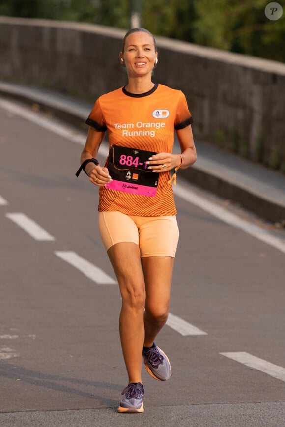 Amandine Petit (Miss France 2021) lors du marathon Orange Night Run, une boucle de 5,274 km le long des quais de Seine, pour tenter de remporter l'un des 1000 dossards pour le Marathon Pour Tous des Jeux Olympiques de Paris 2024, à Paris, France, le 17 juin 2023. © Jeremy Melloul/Bestimage