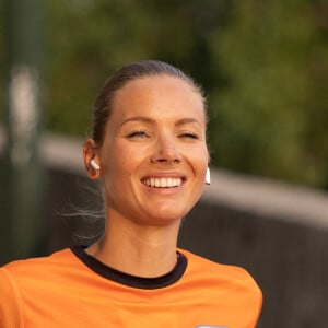 Amandine Petit (Miss France 2021) lors du marathon Orange Night Run, une boucle de 5,274 km le long des quais de Seine, pour tenter de remporter l'un des 1000 dossards pour le Marathon Pour Tous des Jeux Olympiques de Paris 2024, à Paris, France, le 17 juin 2023. © Jeremy Melloul/Bestimage