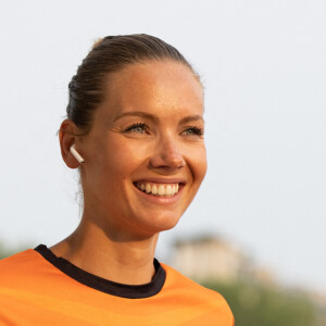 Amandine Petit (Miss France 2021) lors du marathon Orange Night Run, une boucle de 5,274 km le long des quais de Seine, pour tenter de remporter l'un des 1000 dossards pour le Marathon Pour Tous des Jeux Olympiques de Paris 2024, à Paris, France, le 17 juin 2023. © Jeremy Melloul/Bestimage