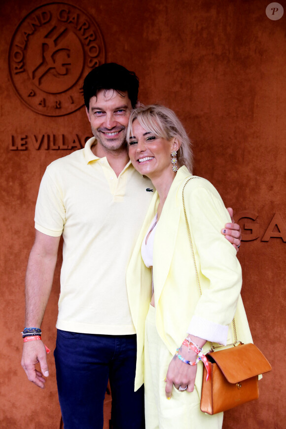 Elodie Gossuin et Bertrand Lacherie, un couple qui dure !
Elodie Gossuin et son mari Bertrand Lacherie au village lors des Internationaux de France de Tennis de Roland Garros. © Dominique Jacovides/Bestimage 