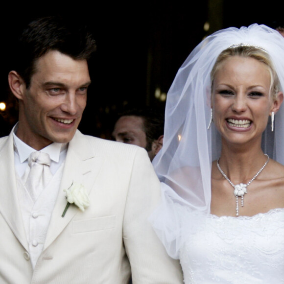 C'est en 2006 que les amoureux s'étaient dit oui.
Mariage d'Elodie Gossuin et Bertrand Lacherie dans l'église de Compiègne le 1er juillet 2006.