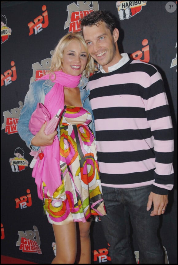 En 2007, ils agrandissaient la famille avec les jumeaux Rose et Jules.
Elodie Gossuin (enceinte) et son mari Bertrand Lacherie - Cérémonie des NRJ Ciné Awards au Grand Rex à Paris le 1er octobre 2007. 
