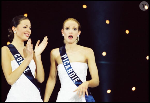 Une union célébrée six ans après le sacre d'Elodie Gossuin à Miss France.
Elodie Gossuin, Miss Picardie, est élue Miss France 2001 au Grimaldi Forum à Monaco le 10 décembre 2000.