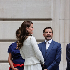 Ses cheveux étaient très ondulés pour une fois.
Catherine (Kate) Middleton, princesse de Galles, arrive à la réouverture de la National Portrait Gallery à Londres, Royaume-Uni, le 20 juin 2023. 