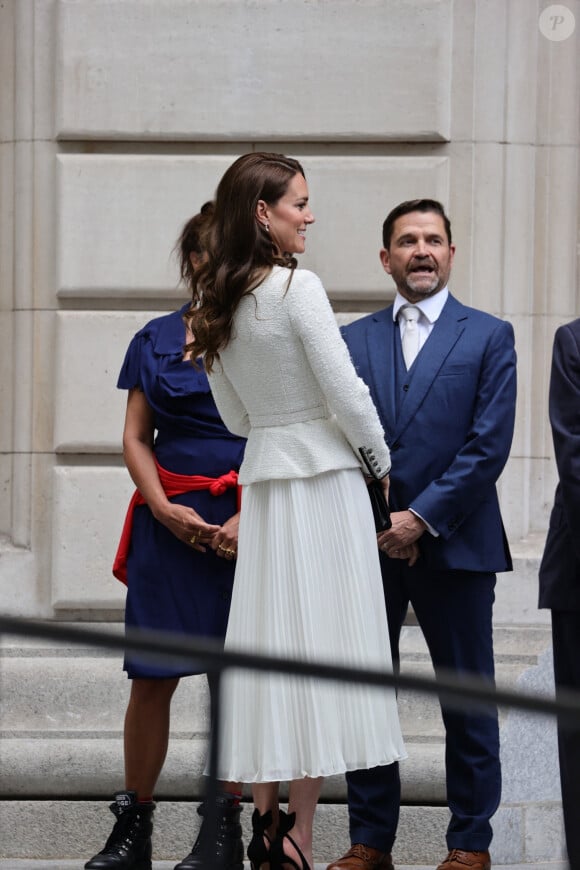 Ses cheveux étaient très ondulés pour une fois.
Catherine (Kate) Middleton, princesse de Galles, arrive à la réouverture de la National Portrait Gallery à Londres, Royaume-Uni, le 20 juin 2023. 