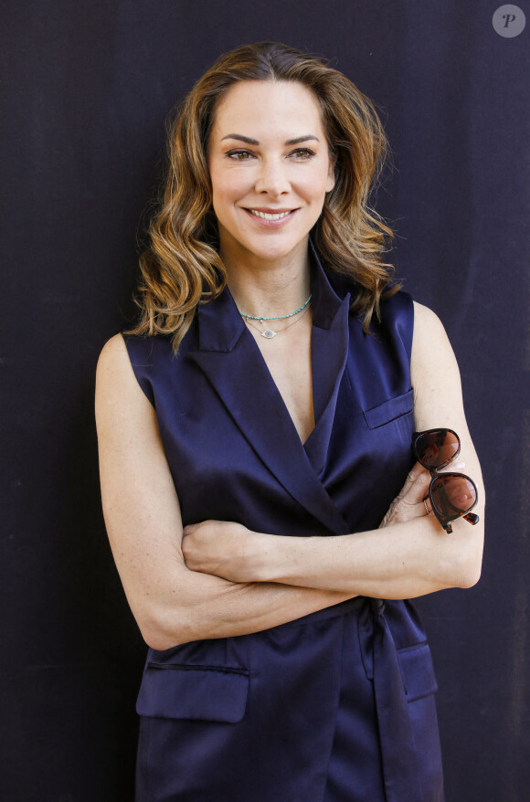 Membre du Jury Documentaires, Mélissa Theuriau en photocall pour CanneSeries Saison 6 sur la plage du Mariott à Canne, France, le 18 avril 2023. © Denis Guignebourg/BestImage 