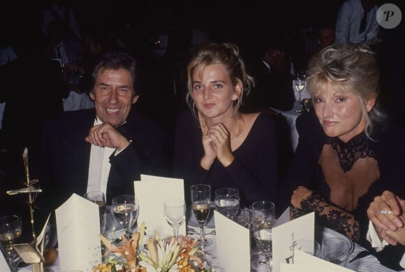 Archive - Philippe Gildas, Valérie Leulliot (fille de Maryse) et Maryse Gildas (sa femme) - Philippe Gildas lors de la remise du prix le 7 d'or en 1993 pour son émission: Nulle part ailleurs (Canal+) à Paris, France, le 3 avril 1993.