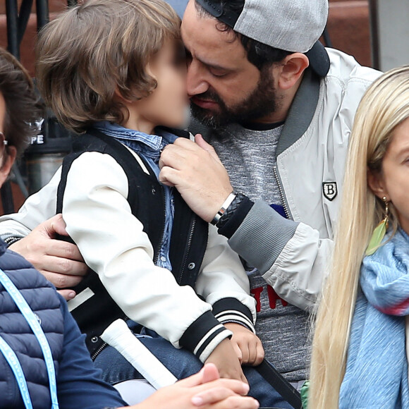 Cyril Hanouna et son fils Lino - People dans les tribunes des internationaux de France de Roland Garros à Paris le 4 juin 2016. © Moreau - Jacovides / Bestimage 