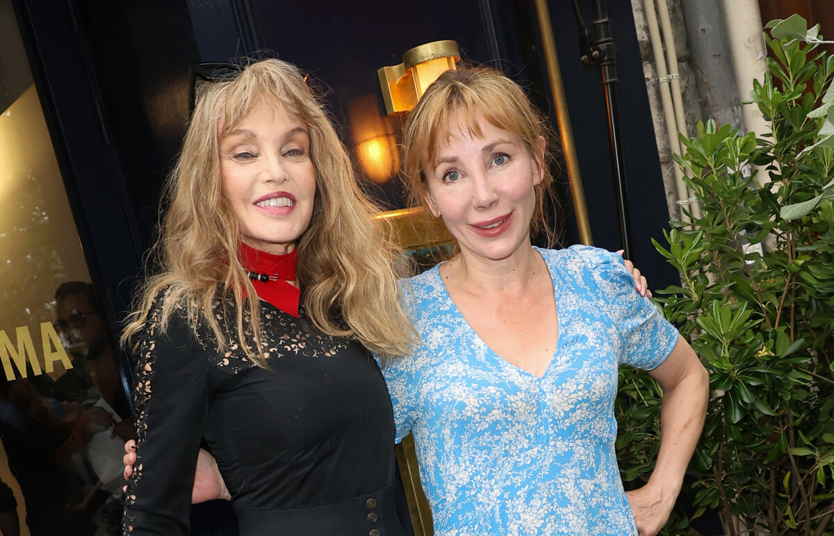 Photo Arielle Dombasle Et Julie Depardieu Avant premi re Du Film Photo Arielle Dombasle Et Julie Depardieu Avant premi re Du Film