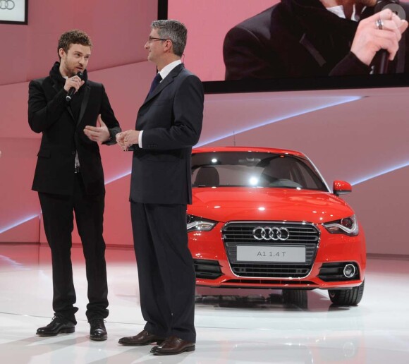 Justin Timberlake vante les qualités de la nouvelle Audi A1, à Genève, le 1er mars 2010 !