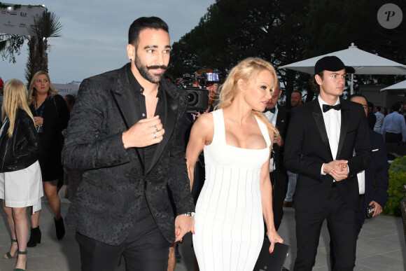 Pamela Anderson et son compagnon Adil Rami lors de la soirée Amber Lounge Monaco 2019 au profit de la fondation de Jackie Stewart "Race Against Dementia" à l'hôtel Méridien Beach Plaza à Monaco, le 24 mai 2019.