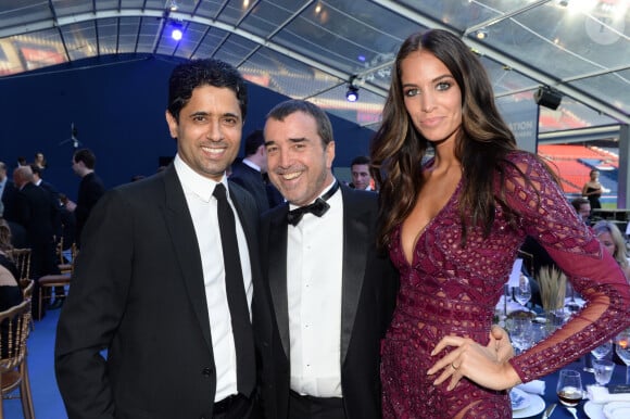 Exclusif - Le prince Nasser Al-Khelaïfi (président du PSG), Arnaud Lagardère et sa femme Jade - Dîner de gala au profit de la Fondation PSG au Parc des Princes à Paris le 16 mai 2017.  © Rachid Bellak/Bestimage 