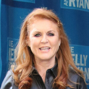 Sarah Ferguson est en promotion pour son livre "A Most Intriguing Lady: A Novel" sur le plateau de l'émission Live with Kelly & Ryan à New York le 7 mars 2023. 