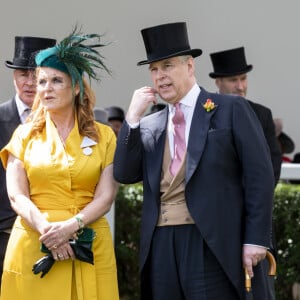 Auourd'hui, elle se repose avec son ex-mari, Andrew d'York, qui vit avec elle.
Le prince Andrew, duc d'York, Sarah Ferguson lors des courses de chevaux à Ascot le 21 juin 2019. 