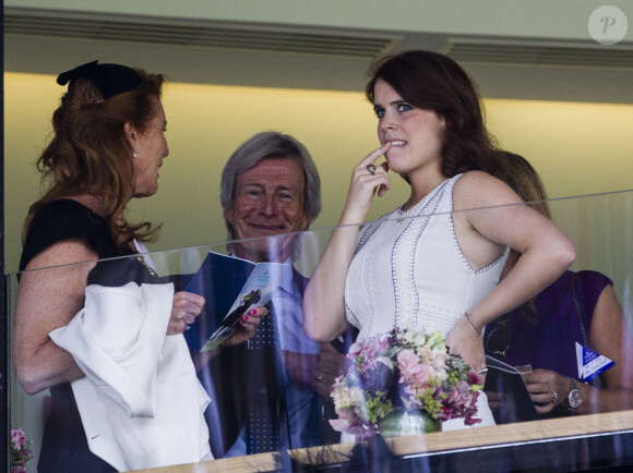 Sarah Margaret Ferguson, duchesse d'York, Le prince Andrew, duc d'York et la princesse Eugenie d'York assistent à la Course hippique Queen's horse Dartmouth à Ascot, le 23 juillet 2016 