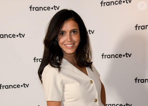 Très active sur Instagram , elle a bien évidemment partagé quelques images de sa nouvelle tête.
Carole Tolila au photocall de la conférence de presse de France 2 au théâtre Marigny à Paris le 18 juin 2019 © Coadic Guirec / Bestimage