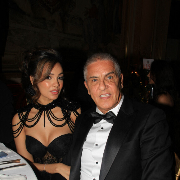 L'heureuse élue se prénomme Sofia Athéna.
Samy Naceri et sa compagne Sofia Athéna - 45ème édition de la cérémonie des Best de Massimo Gargia au cercle de l'Union Interalliée à Paris, France, le 27 janvier 2023. © Philippe Baldini/Bestimage 