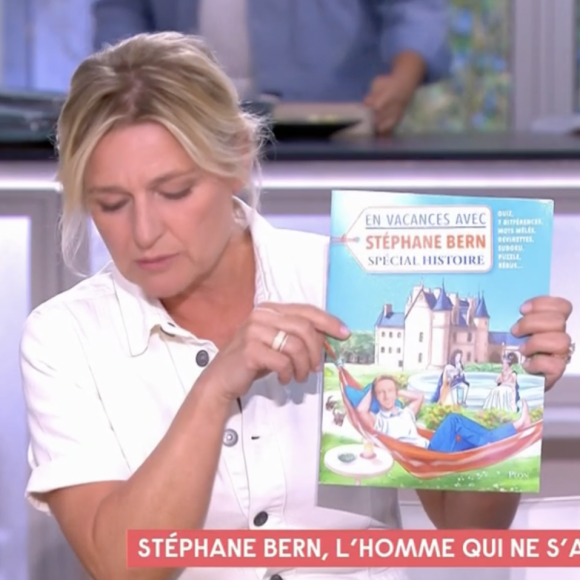 Stéphane Bern invité de "C à vous" pour présenter son carnet de vacances. France 5