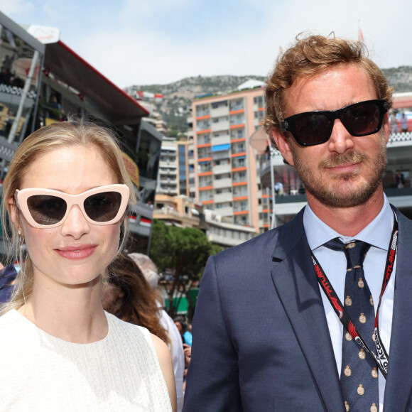 Elle s'apprête d'ailleurs à sortir un reportage sur Netflix.
Pierre Casiraghi et sa femme Beatrice Borromeo - La famille princière de Monaco lors du 80ème Grand Prix de Monaco de Formule 1 à Monaco le 28 mai 2023. © Claudia Albuquerque/Bestimage 