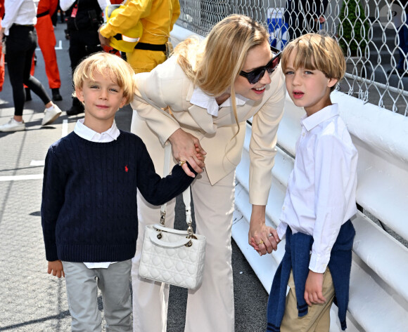 Beatrice Borromeo et ses enfants Stefano et Francisco Casiraghi durant le 6eme Monaco E-Prix à Monaco, le 6 mai 2023. © Bruno Bebert/Bestimage 