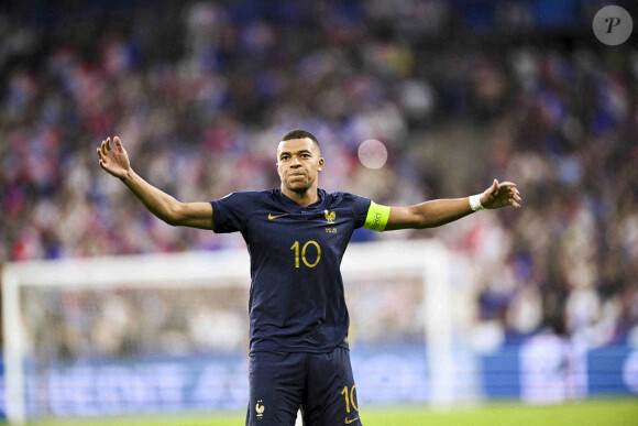 Le journaliste Laurent Dandryeu a notamment exprimé son mécontentement dans l'émission Estelle Midi.
Joie des joueurs de l equipe de France apres le but de MBAPPE Kylian (FRA) sur penalty - Match de qualifications de l'Euro2024 "France - Grèce (1-0)" au stade de France, le 19 juin 2023.