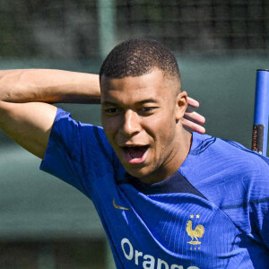 Pour l'instant, Kylian Mbappé n'a pas répondu à ce tacle.
Kylian Mbappé (FRA) - Entraînement de l'équipe de France de football à Clairefontaine le 14 juin 2023.