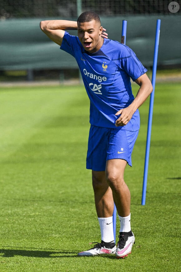 Pour l'instant, Kylian Mbappé n'a pas répondu à ce tacle.
Kylian Mbappé (FRA) - Entraînement de l'équipe de France de football à Clairefontaine le 14 juin 2023.