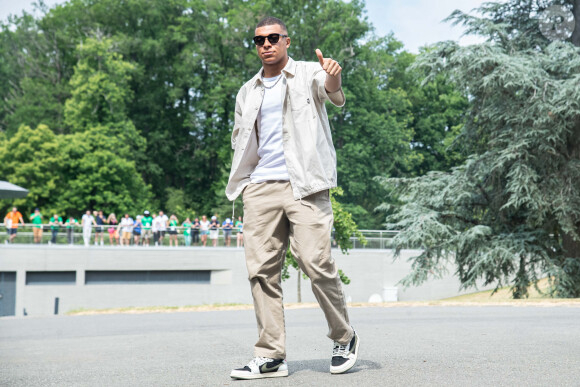 Kylian Mbappé - Les joueurs de l'équipe de France de football arrivent à Clairefontaine pour un entrainement de préparation avant leur prochain match le 16 juin 2023 contre l'équipe de Gibraltar aux Éliminatoires du Championnat d'Europe, le 9 juin 2023.