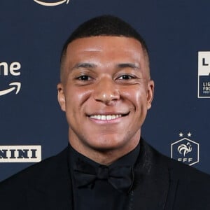 Kylian Mbappé (trophée du meilleur joueur de la saison de Ligue 1 pour la 4ème année consécutive) dans la press-room de la 31ème cérémonie des "Trophées UNFP" au Pavillon Gabriel. Paris, le 28 mai 2023.