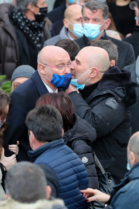 Bernard Laporte et Vincent Moscato - Sorties - famille et amis - Cérémonie religieuse en hommage au joueur Christophe Dominici en l'église Saint-Cécile à Boulogne Billancourt le 2 décembre 2020