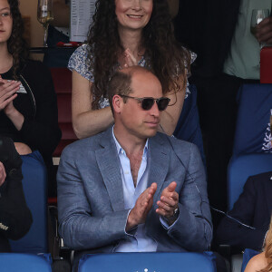 Le papa cool et son fiston ont parfois les mêmes attitudes
Le prince William et son fils aîné le prince George de Cambridge regardant la quatrième journée des Ashes, les célèbres test-matchs de cricket entre l'Australie et l'Angleterre, le 1er juillet 2023