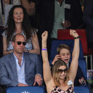 Le prince William et son fils aîné le prince George de Cambridge regardant la quatrième journée des Ashes, les célèbres test-matchs de cricket entre l'Australie et l'Angleterre, le 1er juillet 2023