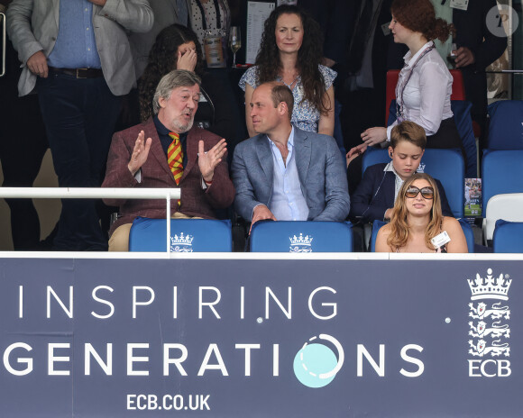 Le prince William et son fils aîné le prince George de Cambridge regardant la quatrième journée des Ashes, les célèbres test-matchs de cricket entre l'Australie et l'Angleterre, le 1er juillet 2023