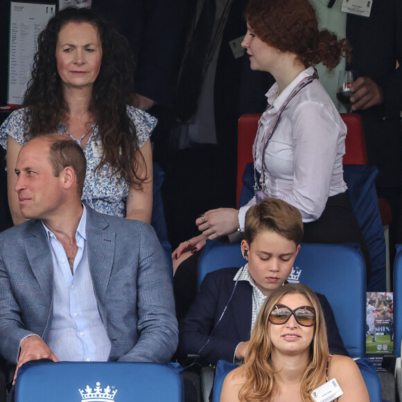 Le prince William et son fils aîné le prince George de Cambridge regardant la quatrième journée des Ashes, les célèbres test-matchs de cricket entre l'Australie et l'Angleterre, le 1er juillet 2023