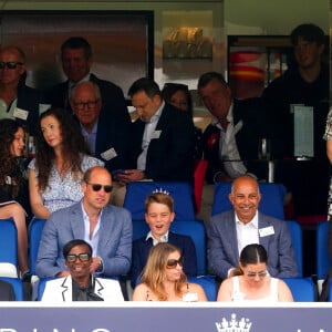 Le prince William et son fils aîné le prince George de Cambridge regardant la quatrième journée des Ashes, les célèbres test-matchs de cricket entre l'Australie et l'Angleterre, le 1er juillet 2023
