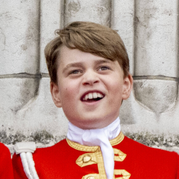 La famille royale britannique salue la foule sur le balcon du palais de Buckingham lors de la cérémonie de couronnement du roi d'Angleterre à Londres Le prince George de Galles - La famille royale britannique salue la foule sur le balcon du palais de Buckingham lors de la cérémonie de couronnement du roi d'Angleterre à Londres, le 6 mai 2023. 
