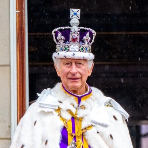 Le roi Charles III d'Angleterre - La famille royale britannique salue la foule sur le balcon du palais de Buckingham lors de la cérémonie de couronnement du roi d'Angleterre à Londres le 5 mai 2023. 