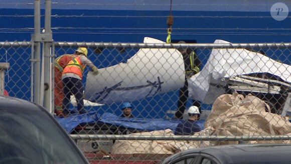 Image de CBC News lors du repêchage des morceaux du sous-marin Titan après son implosion dans les eaux du Canada.