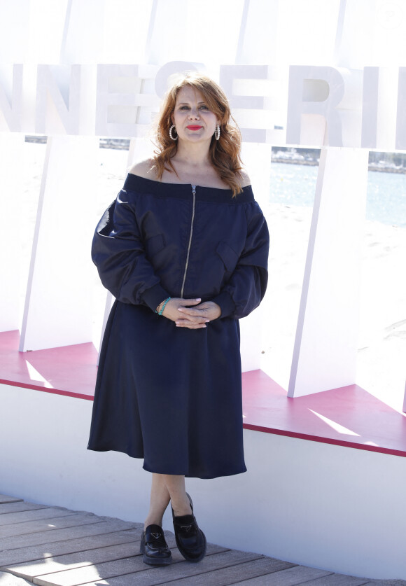Ariane Seguillon (Demain nous appartient) lors du photocall de 'CanneSeries ' Saison 6 au Palais des Festivals de Cannes le 15 Avril 2023. © Denis Guignebourg/Bestimage
