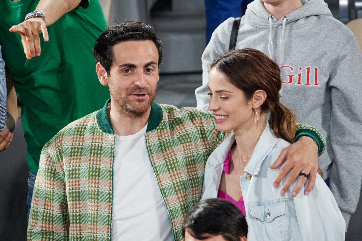 Photo Camille Combal Et Sa Femme Marie En Tribunes Lors Des Internationaux De France De Tennis