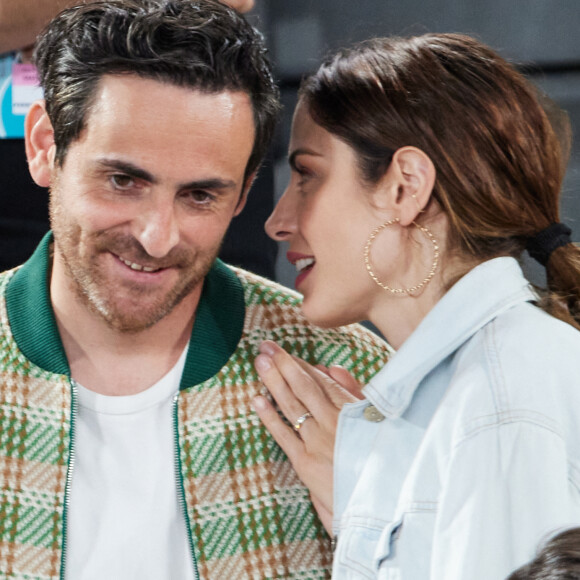 Camille Combal et sa femme Marie en tribunes lors des Internationaux de France de tennis de Roland Garros 2023, à Paris, France, le 6 juin 2023. © Jacovides-Moreau/Bestimage 