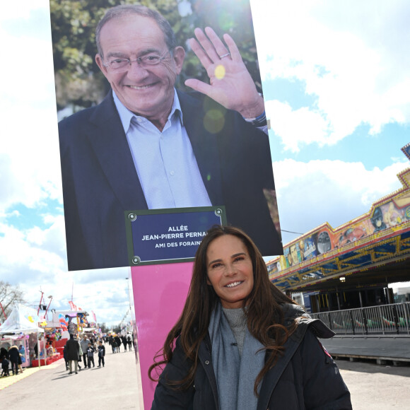 Au quotidien, ses proches ne cessent d'honorer sa mémoire. A l'instar de Nathalie Marquay, sa veuve avec qui il a eu deux enfants, Lou et Tom.
Nathalie Marquay-Pernaut (Miss France 1987) lors de l'inauguration de l'Allée Jean-Pierre Pernaut à la Foire du Trône (fête foraine parisienne) sur la pelouse de Reuilly dans le bois de Vincennes du 12ème arrondissement de Paris, France, le 1er avril 2023. © Coadic Guirec/Bestimage.