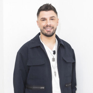 Kevin Guedj a appris qu'il avait une grosseur au niveau de la gorge qui serait génétique. A son grand dam, la date de son opération tombe en plein tournage des Cinquante... Ainsi, sa santé passe avant tout !
Exclusif - Kevin Guedj - Backstage de l'enregistrement de l'émission "Touche Pas à Mon Poste (TPMP)", présentée par C.Hanouna et diffusée sur C8 le 5 novembre © Jack Tribeca / Bestimage 