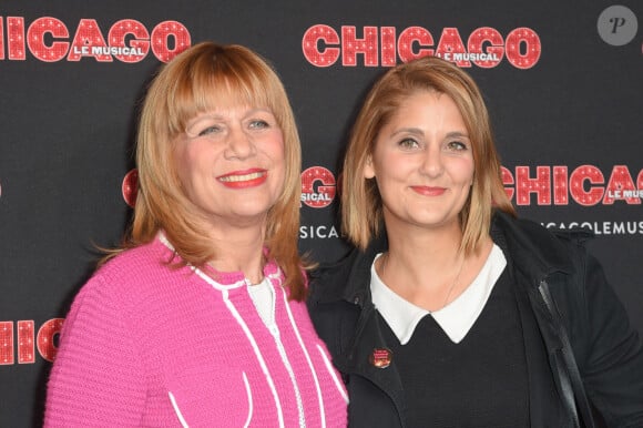 Daisy D'Alba a révélé avoir failli mourrir à cause d'une opération qui a mal tourné
Stone (Annie Gautrat) et sa fille Daisy D'Alba - Générale de la comédie musicale "Chicago" au Théâtre Mogador à Paris le 26 septembre 2018. © Coadic Guirec/Bestimage