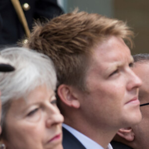 Theresa May avec Hugh Grosvenor, duc de Westminster, Salman bin Hamad bin Isa Al Khalifa, et le prince William, duc de Cambridge - Inauguration du Defence and National Rehabilitation Centre a Nottinghamshire, le 21 juin 2018. 