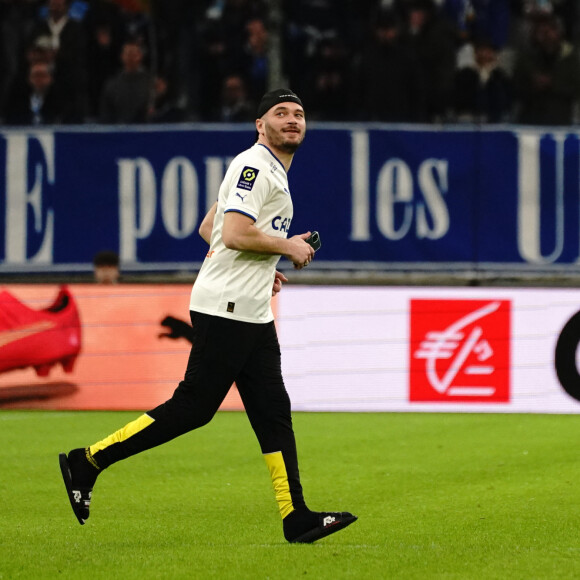 Le rappeur marseillais Jul lors du mMatch de championnat de Ligue 1 Uber Eats opposant l'Olympique Marseille (OM) au FC Lorient at Stade Velodrome à Marseille, France, le 14 janvier 2023. OM won 3-1. © Norbert Scanella/Panoramic/Bestimage