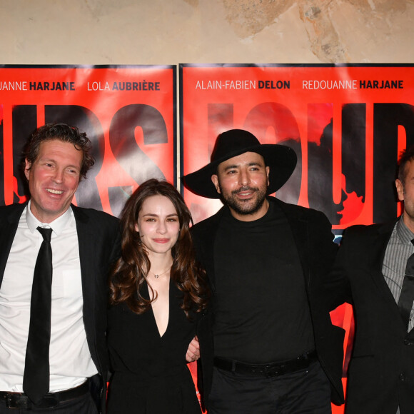 Alain-Fabien Delon, le réalisateur David Lanzmann, Lola Aubrière, Redouanne Harjane, Mikaël Fitoussi, Marysole Fertard lors de l'avant-première du film "Jours sauvages" au cinéma Max Linder à Paris le 3 avril 2023. © Veeren / Bestimage