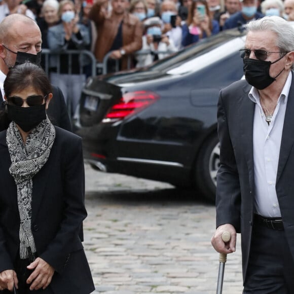 Alain Delon sous emprise d'Hiromi ? Un événement a marqué son fils aîné Anthony 
Alain Delon et Hiromi Rolin - Obsèques de Jean-Paul Belmondo en en l'église Saint-Germain-des-Prés, à Paris © Cyril Moreau / Bestimage